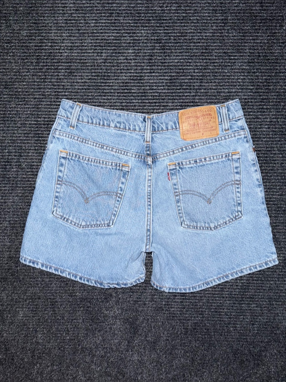 Vintage 90s Levi’s Denim Shorts Women’s 11 / 30 Light Wash USA Made Jorts